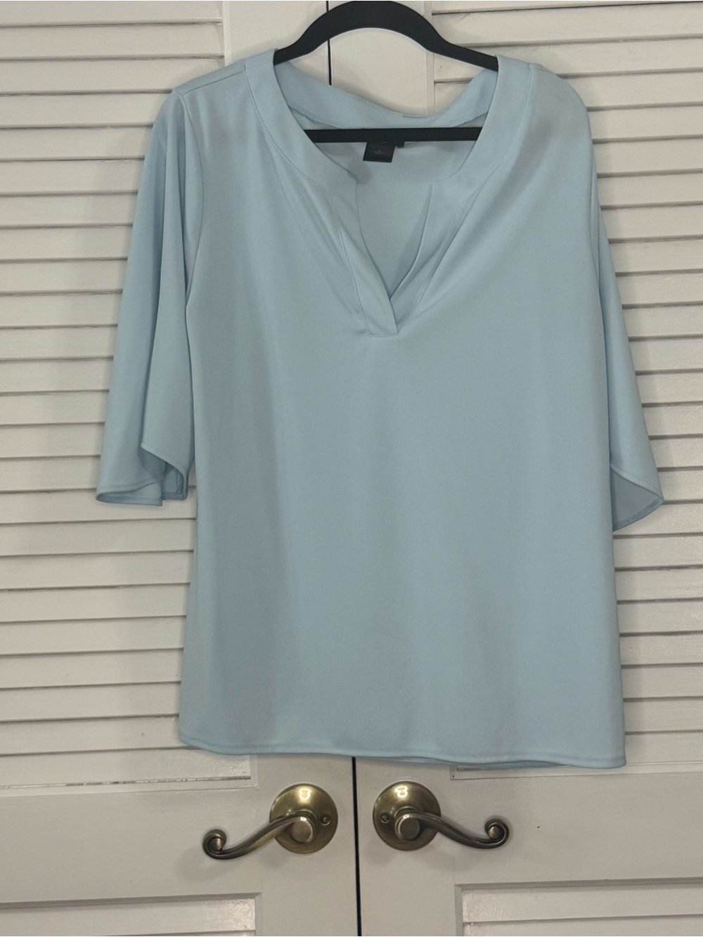 Ann Taylor Light Blue V-Neck Short Sleeve Top